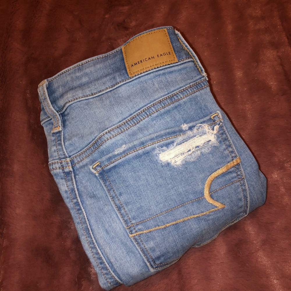 AMERICAN EAGLE JEANS